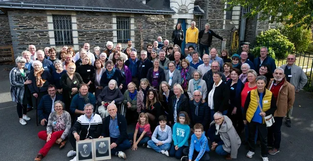 photo  angers, le 18 octobre 2025. une cousinade réunie dans le quartier saint-léonard a célébré le bicentenaire de la naissance de pierre dolbois et de sa succession avec marguerite maurier.  &copy;  co - josselin clair 