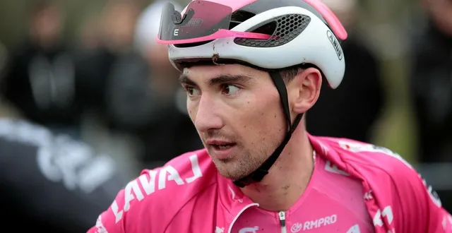 photo  tom mainguenaud va troquer le rose de laval pour le bleu de nice.  &copy;  co - benoit felace 