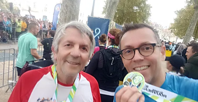 photo  alain champeil en compagnie de son fils luc-hervé à l’arrivée des 21 km de la coulée verte à niort.  &copy;  alain champeil 