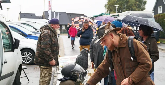 photo  dominique yver est un fidèle exposant de la foire à la brocante.  &copy;  ouest-france 