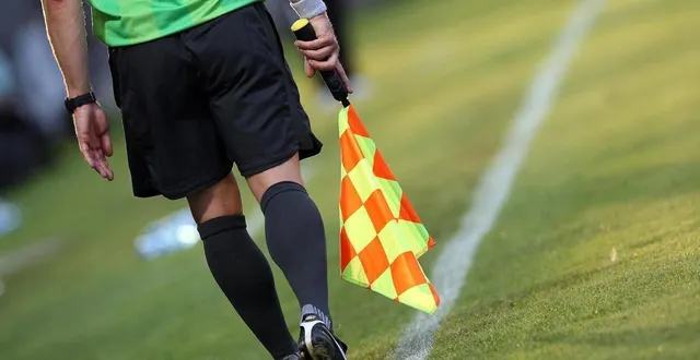 photo  stéphane drouard, qui officiait comme arbitre de touche lors du match crosmières - solesmes, dimanche 19 octobre 2025, revient de loin.  &copy;  archives ouest-france 
