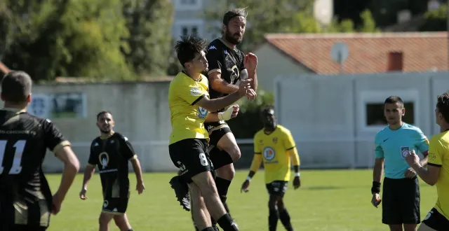 photo  le jeu de tête de renaud babin pose des problèmes aux défenses de d1, en cette saison 2025-2026.  &copy;  co - benoit felace 