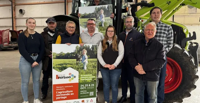 photo  sur le tracteur : nicolas tison. marie lecavelier (chambre d’agriculture), eric morin (table du terroir), catherine coispel (race charolaise), christophe tabouret (chambre des métiers de l’orne), valentine latimier (normande avenir), michael sonet (elvup), luc sassel et michel briand (société d’horticulture).  &copy;  ouest-france 