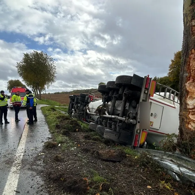 photo un camion s’est renversé dans l’orne ce lundi  ©  ouest-france