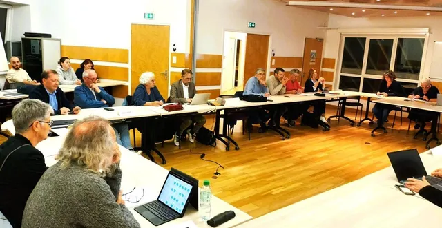photo  le conseil communautaire orée de bercé belinois a été présidé par irène boyer, vice-présidente, accompagnée de marie-pierre tourault, chargée du projet animation de la vie sociale (avs).  &copy;  ouest-france 