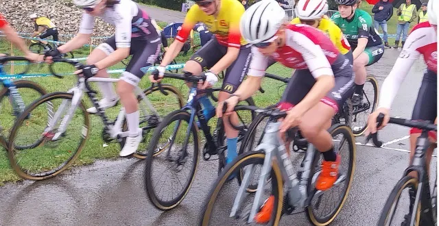 photo  lors du départ des coureurs de moins de 19 ans.  &copy;  ouest-france 