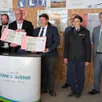 photo au centre et de gauche à droite, guillaume larcheveque, président de la chambre d’agriculture, et thierry bizeul, préfet, signataires de la carte.
