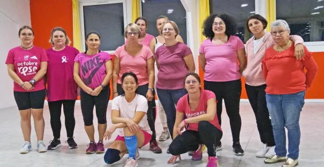 photo  toutes en rose pour la zumba proposée par maëva jousset.  &copy;  ouest-france 