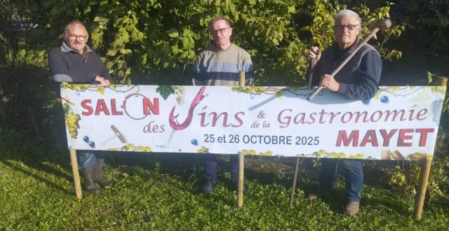 photo  les bénévoles du comité des fêtes ont installé les banderoles d’annonce aux entrées de la commune.  &copy;  ouest-france 