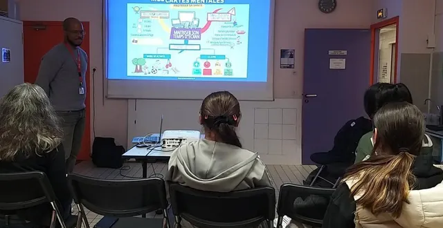 photo  les parents ont été sensibilisés aux dangers des écrans.  &copy;  ouest-france 