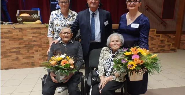 photo  le banquet des aînés, offert par la municipalité, s’est déroulé dimanche 19 octobre. 194 convives se sont attablés salle beaulieu. le maire pascal crossouard, dans son allocution, a évoqué les actions du centre communal d’action social (ccas) qui œuvre toute l’année pour le bien-être de la population âgée de la commune. l’élu a d’ailleurs distingué gilbert rochereau, 95 ans, et marie-thérèse relion, 98 ans, des fidèles du banquet (photo). diverses animations – chansons, harmonica, histoires pour rire, danses, animateur chanteur – ont agrémenté le bon repas du traiteur.  &copy;  co 