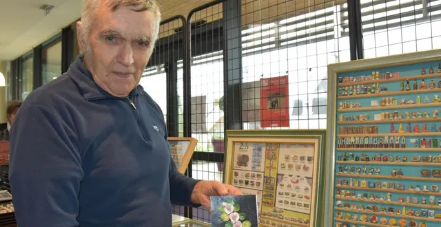 photo  exposant fidèle de la foire aux collectionneurs de connerré, marcel donnera un très bel aperçu de sa collection, comme ici en octobre 2024.   &copy;  le maine libre 