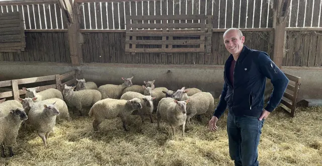 photo  à gréez-sur-roc, sébastien lemaître se lance dans la vente directe.  &copy;  le maine libre 