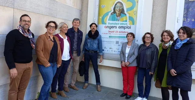photo  des représentants des communes de saint-barthélemy, écouflant, verrières-en-anjou, de la mission locale angevine (mla), de france travail et d’angers loire développement (aldev), tous organisateurs du job dating du 23 octobre.  &copy;  ouest-france 