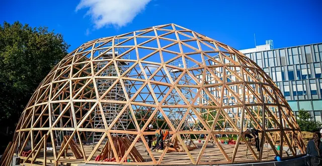 photo  l’installation du dôme sonore à l’itemm devrait être terminée courant décembre.  &copy;  photo le maine libre - yvon loué 