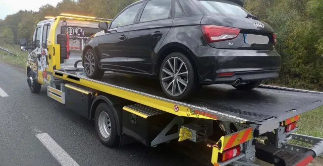 photo  l’audi a1 du chauffard a immédiatement été emmenée en fourrière.  &copy;  gendarmerie de maine-et-loire 