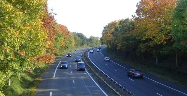 photo  à coulaines, depuis le pont de la route des stades, vue vers l’est, la rocade nord-est du mans, a peu changé depuis son ouverture mais la végétation a poussé.  &copy;  ouest-france 