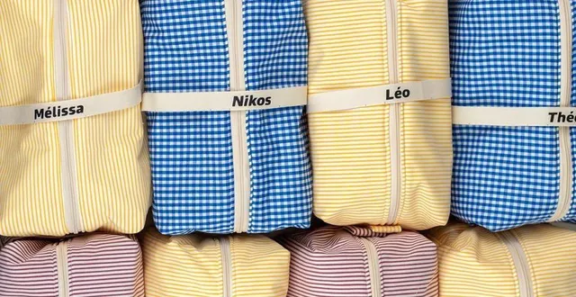 photo  basée au plessis-grammoire, l’entreprise apimani a fourni des trousses de toilette personnalisées aux candidats de la star academy 2025.  &copy;  apimani 