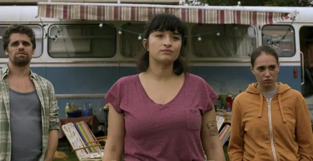 photo  arthur dupont (bernard), shirine boutella (diane) dans « la famille rose ».  &copy;  2024 black sheep films / nupills / accurate dream / shine fiction 