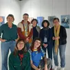 photo  au 1er plan : anaïs beaumier et emma niclot, avec laurence caillé, emmanuel chenesseau, yolande grancolas, réjane véron et geneviève deleris, 7 des 19 artistes exposant à pignerolle jusqu’au 26 octobre. 