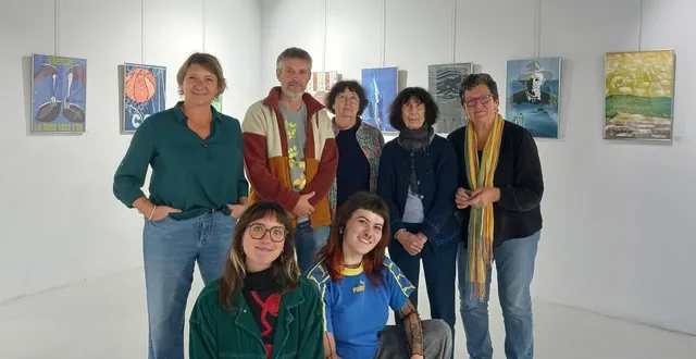 photo  au 1er plan : anaïs beaumier et emma niclot, avec laurence caillé, emmanuel chenesseau, yolande grancolas, réjane véron et geneviève deleris, 7 des 19 artistes exposant à pignerolle jusqu’au 26 octobre.  &copy;  ouest-france 