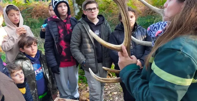 photo  tifenn bouvet en pleine explication devant les élèves de 6e.  &copy;  co 