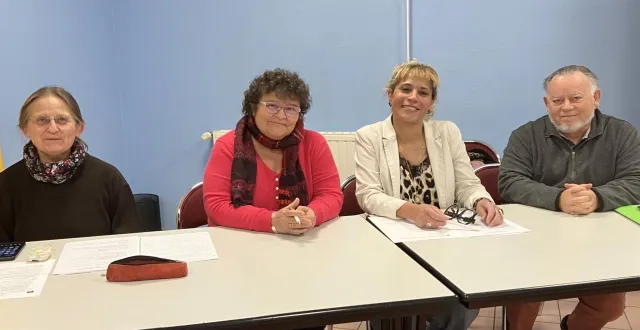 photo  le bureau du clap de trun, de gauche à droite : agnès caballo, présidente, élisabeth rodot, secrétaire, mahbouba daifallah, trésorière et jean-louis desvigne, trésorier adjoint.  &copy;  ouest-france 