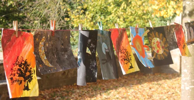 photo  les nombreux dessins ont pris place le temps d’un week-end dans le parc du palais d’argentré.  &copy;  ouest-france. 