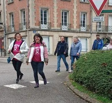 photo  les marcheurs ont effectué 6 km autour du village.  &copy;  ouest-france 