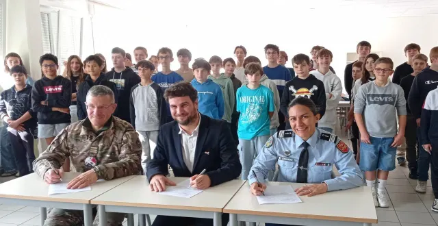 photo  les élèves de la classe de défense et de sécurité globale ont assisté à la signature de la nouvelle convention par le lieutenant-colonel emmanuel desachy, délégué militaire départemental ; turk maillard, proviseur du collège jacques-prévert et solenn le gouez, commandante de la communauté de brigades de gendarmerie.  &copy;  ouest-france 