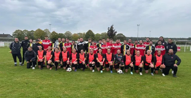 photo  l’équipe féminine senior du gvs (groupement val de sarthe) a été mise à l’honneur, dimanche, avec les joueurs des deux équipes support du gvs : société sportive de noyen et us villaines malicorne. à noter une victoire de l’équipe féminine 3-1 contre angers ndc, qui leur permet d’accéder au 4e tour de la coupe pays de la loire.  &copy;  ouest-france 