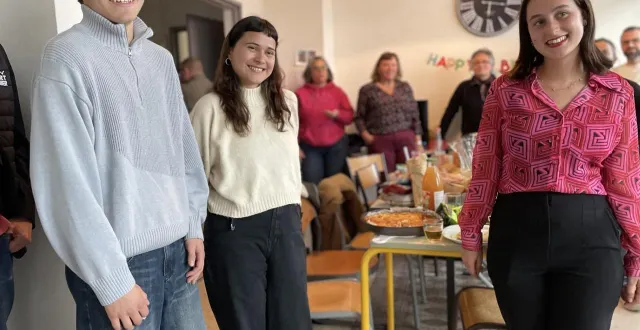 photo  noah, satya et anthéa passent l’année scolaire au lycée robert-garnier.  &copy;  le maine libre 