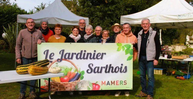 photo  autour de laurence et françoise (au centre), les bénévoles des associations partenaires ont partagé leur bonne humeur pour célébrer une nouvelle édition réussie de ce rendez-vous automnal incontournable.  &copy;  le maine libre 