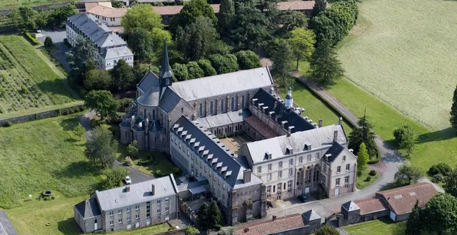photo  sur un site religieux plus que millénaire, l’abbaye de bellefontaine (maine-et-loire) se dresse depuis le xiie siècle, l’actuel ensemble bâtimentaire datant du xixe siècle.  &copy;  philippe cherel / archives ouest-france 