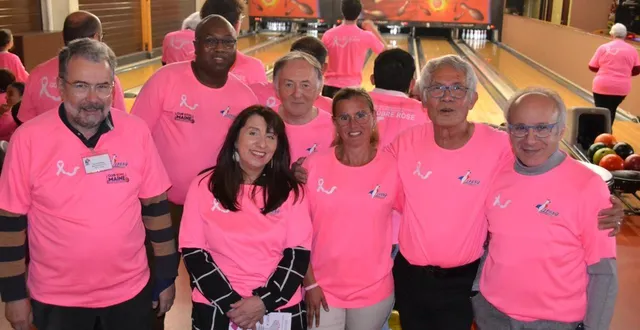 photo  tous les membres du club de bowling de sablé-solesmes se sont  mobilisés pour octobre rose.  &copy;  le maine libre 