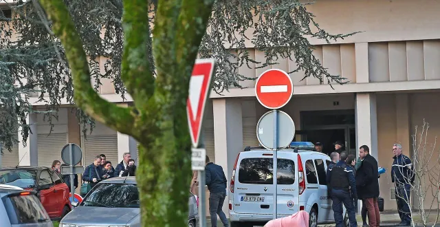 photo  le 22 novembre 2022, un nourrisson de trois mois décédait aux urgences à angers après un arrêt cardio-respiratoire dans un appartement à cholet. le médecin légiste décelait ensuite sur le corps des symptômes du bébé secoué. une reconstitution de la soirée funeste a été organisée à cholet, vendredi 6 janvier 2023, dans l’appartement de la mère et son compagnon.  &copy;  archives co - étienne lizambard 
