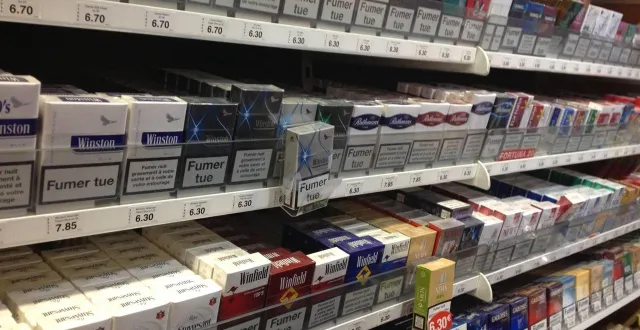 photo  les cambrioleurs sont repartis avec plusieurs centaines d’euros de paquets de cigarette volés dans un bar-tabac de saint-saturnin.  &copy;  archives ouest-france 