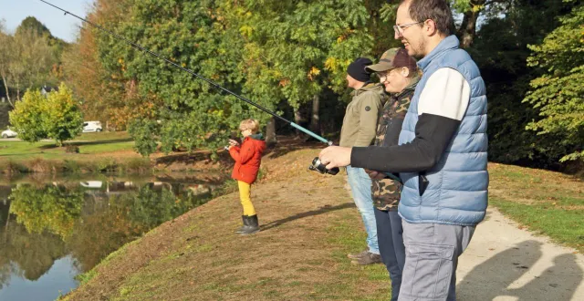 photo  jeunes et adultes sont venus s’initier à la pêche aux leurres sous l’œil averti des formateurs.  &copy;  ouest-france 