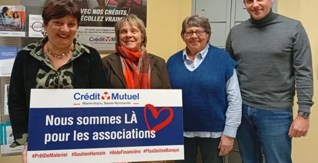 photo  mardi, à l’agence locale du crédit mutuel, calèch’ a reçu un chèque de 200 €. de gauche à droite, virginie tessier, responsable, annick bouttier, anne-marie foubert et aurélien bibaut.  &copy;  ouest-france 