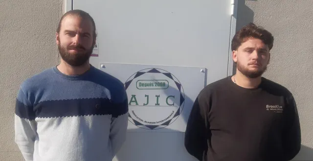 photo  rémy houzé, nouveau directeur ; et florian schietecatte, le nouvel animateur, viennent d’annoncer le programme des activités des prochaines semaines sur le site de l’ajic.  &copy;  ouest-france. 