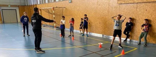 photo  une quinzaine d’enfants ont participé à une séance gratuite d’athlétisme.  &copy;  le maine libre 