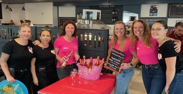 photo  les roses pétillantes angevines trinquent à leur future aventure.  &copy;  roses pétillantes angevines 