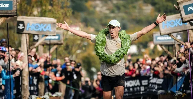 photo  le changéen pierre livache franchit en vainqueur l’arrivée du grand trail des templiers, le 19 octobre 2025.  &copy;  guillaume salem / grand raid des templiers 