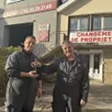 photo  après trente-trois ans d’activité, didier belloir cède son garage à son salarié, christophe leblanc. 