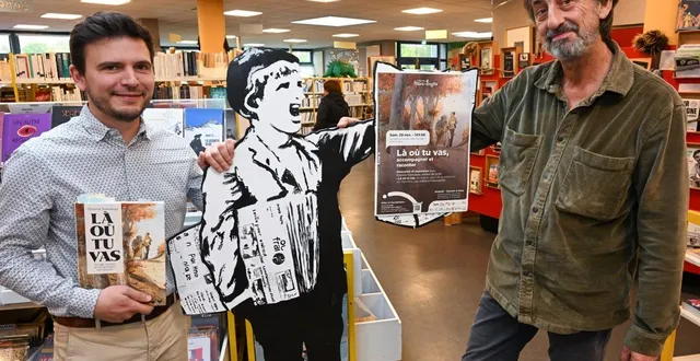 photo  mûrs-érigné, mercredi 22 octobre 2025. julien gaboriau, responsable du ccas et thierry dupont, directeur de la médiathèque proposent le 29 novembre une après-midi autour de la bande dessinée « là où tu vas » qui évoque les personnes atteintes de maladies neurodégénératives.  &copy;  co – laurent combet 