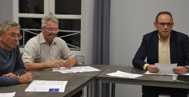 photo  frelons asiatiques et cloche étaient au menu du conseil municipal.  &copy;  le maine libre 