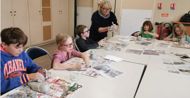 photo  karine beaumont, l’intervenante, a animé l’atelier pour neuf enfants.  &copy;  le maine libre 