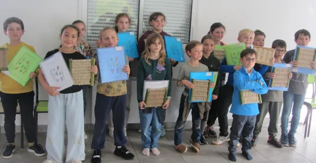 photo  les adolescents rapporteront à la maison dès le soir même un dessous-de-plat, un herbier et un bâton de marche.  &copy;  co 