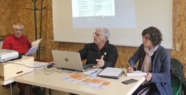 photo  jean-claude guais, guy matin, qui présente le bilan financier, et marion peigner.  &copy;  co 