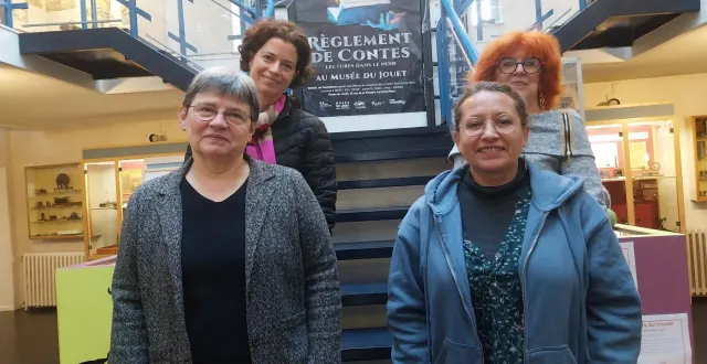 photo  au premier rang : sylvie errard, adjointe chargée de l’attractivité et de  la communication, et valérie bothé, animatrice à la médiathèque. au second rang : antigone georgalas, représentant le groupe de conteurs, et joëlle tanguy, adjointe chargée de la culture et des loisirs.  &copy;  ouest-france 